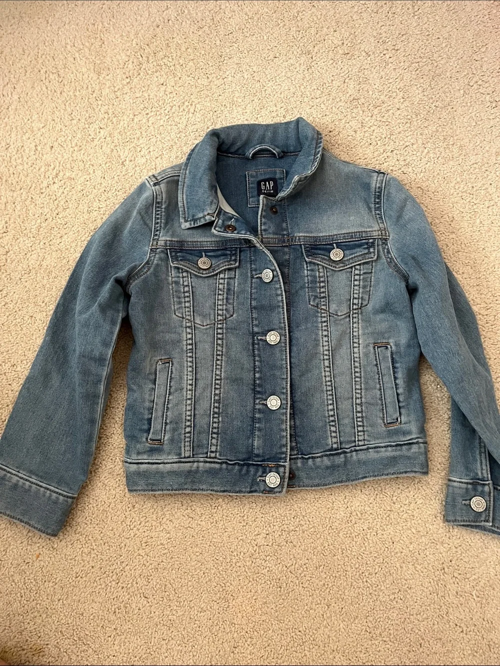 GAPKids size small (6/7) Medium Wash Blue Denim Jacket with Button Front